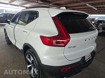 2025 Volvo XC40 B5 Plus Dark Theme – miniatura 2