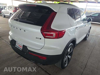 2025 Volvo XC40 B5 Plus Dark Theme – miniatura 3