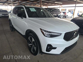 2025 Volvo XC40 B5 Plus Dark Theme – miniatura 4
