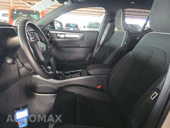 2025 Volvo XC40 B5 Plus Dark Theme – miniatura 6