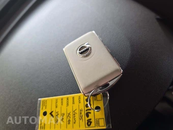 2025 Volvo XC40 B5 Plus Dark Theme – miniatura 8