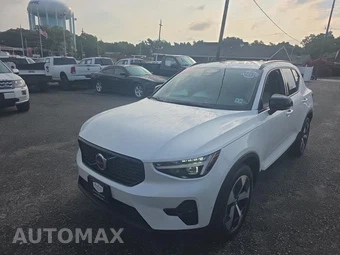2025 Volvo XC40 B5 Plus Dark Theme
