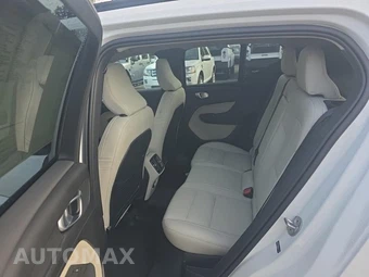 2025 Volvo XC40 B5 Plus Dark Theme – miniatura 13