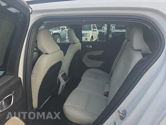 2025 Volvo XC40 B5 Plus Dark Theme – miniatura 16
