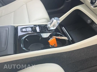 2025 Volvo XC40 B5 Plus Dark Theme – miniatura 22