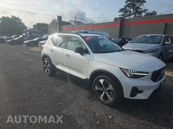 2025 Volvo XC40 B5 Plus Dark Theme – miniatura 3