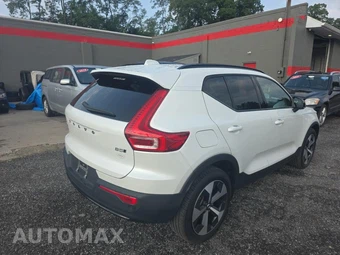 2025 Volvo XC40 B5 Plus Dark Theme – miniatura 4