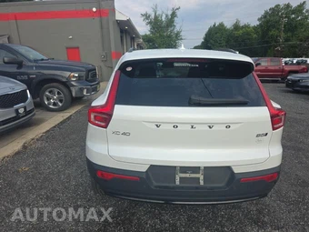 2025 Volvo XC40 B5 Plus Dark Theme – miniatura 5