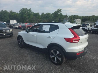2025 Volvo XC40 B5 Plus Dark Theme – miniatura 6