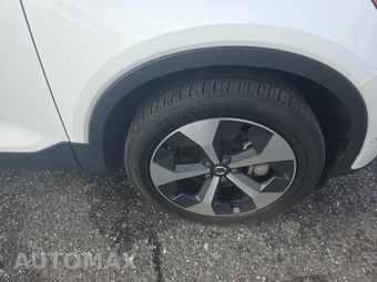 2025 Volvo XC40 B5 Plus Dark Theme – miniatura 9