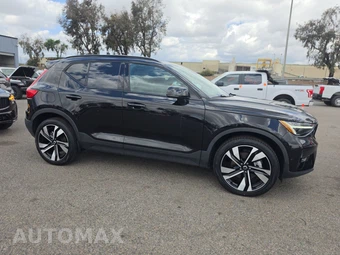2025 Volvo XC40 B5 Plus Dark Theme – miniatura 3