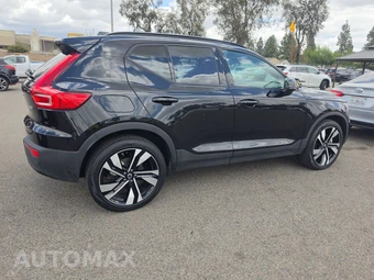 2025 Volvo XC40 B5 Plus Dark Theme – miniatura 4