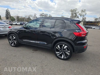 2025 Volvo XC40 B5 Plus Dark Theme – miniatura 6
