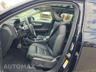 2025 Volvo XC40 B5 Plus Dark Theme – miniatura 7