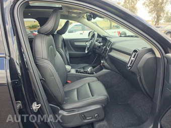 2025 Volvo XC40 B5 Plus Dark Theme – miniatura 8