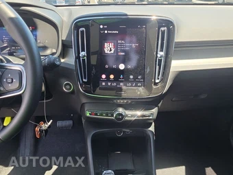 2025 Volvo XC40 B5 Ultra Dark Theme - miniatura 11