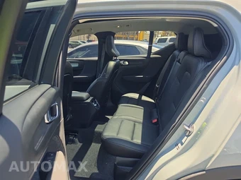 2025 Volvo XC40 B5 Ultra Dark Theme - miniatura 13