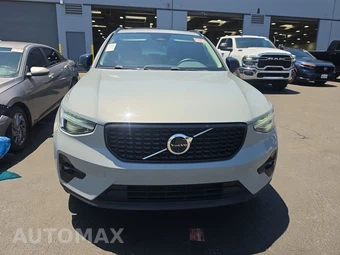 2025 Volvo XC40 B5 Ultra Dark Theme - miniatura 2