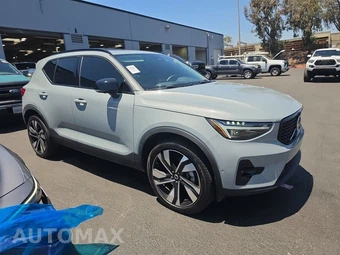 2025 Volvo XC40 B5 Ultra Dark Theme - miniatura 3