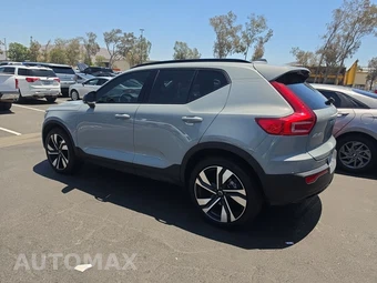 2025 Volvo XC40 B5 Ultra Dark Theme - miniatura 6