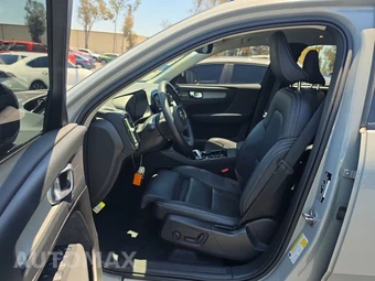 2025 Volvo XC40 B5 Ultra Dark Theme - miniatura 7