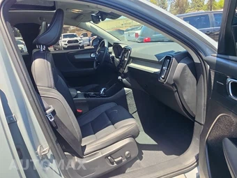 2025 Volvo XC40 B5 Ultra Dark Theme - miniatura 8