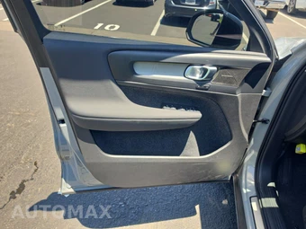 2025 Volvo XC40 B5 Ultra Dark Theme - miniatura 9