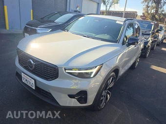 2025 Volvo XC40 B5 Ultra Dark Theme