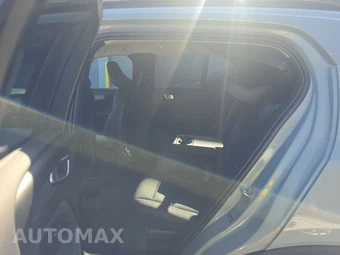 2025 Volvo XC40 B5 Ultra Dark Theme - miniatura 13