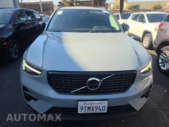 2025 Volvo XC40 B5 Ultra Dark Theme - miniatura 2