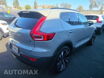2025 Volvo XC40 B5 Ultra Dark Theme - miniatura 4