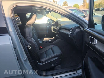2025 Volvo XC40 B5 Ultra Dark Theme - miniatura 8