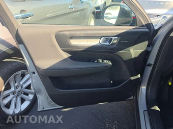 2025 Volvo XC40 B5 Ultra Dark Theme - miniatura 9