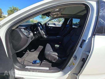 2025 Volvo XC60 B5 Core - miniatura 7