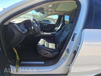 2025 Volvo XC60 B5 Core – miniatura 7