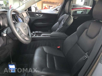 2025 Volvo XC60 B5 Core – miniatura 6
