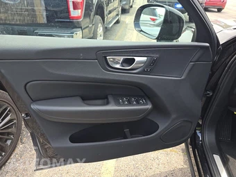 2025 Volvo XC60 B5 Core – miniatura 9