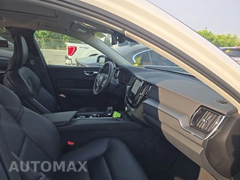 2025 Volvo XC60 B5 Core – miniatura 13