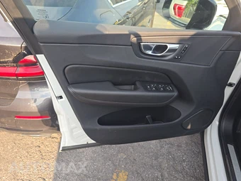 2025 Volvo XC60 B5 Core – miniatura 14