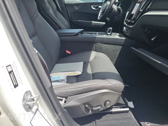 2025 Volvo XC60 B5 Plus – miniatura 8
