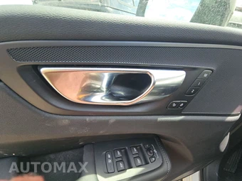 2025 Volvo XC60 B5 Plus – miniatura 9