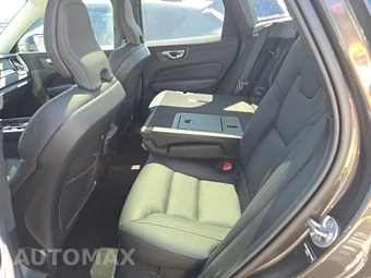 2025 Volvo XC60 B5 Plus – miniatura 13