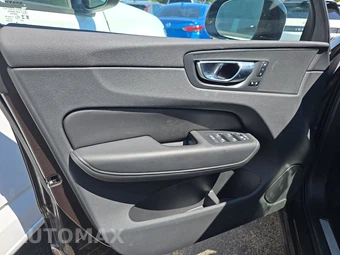 2025 Volvo XC60 B5 Plus – miniatura 9