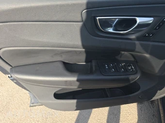2025 Volvo XC60 B5 Plus - miniatura 9