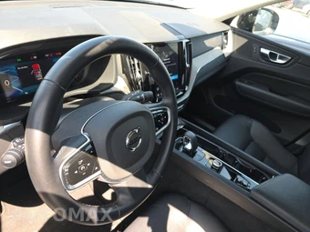 2025 Volvo XC60 B5 Plus – miniatura 10