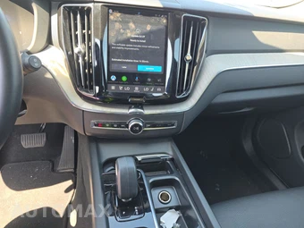 2025 Volvo XC60 B5 Plus – miniatura 11