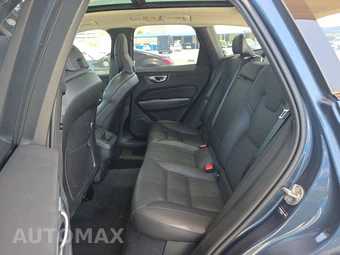 2025 Volvo XC60 B5 Plus – miniatura 13