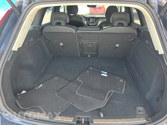 2025 Volvo XC60 B5 Plus – miniatura 16
