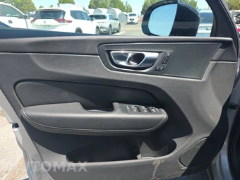 2025 Volvo XC60 B5 Plus - miniatura 9