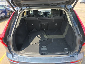 2025 Volvo XC60 B5 Plus - miniatura 16
